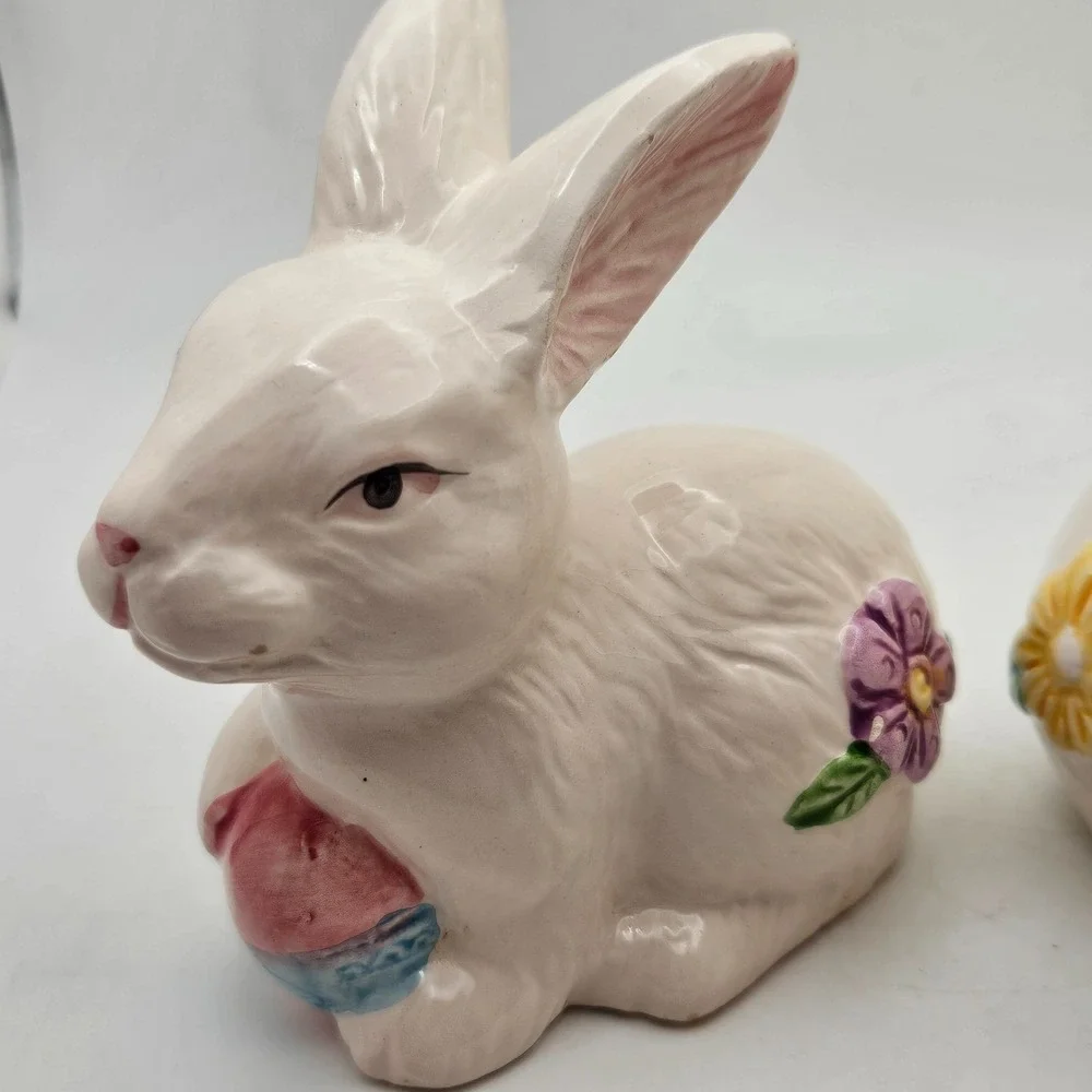 Vintage Ceramic Easter Bunny Rabbit Figurine Set White Floral Decor Pair‎